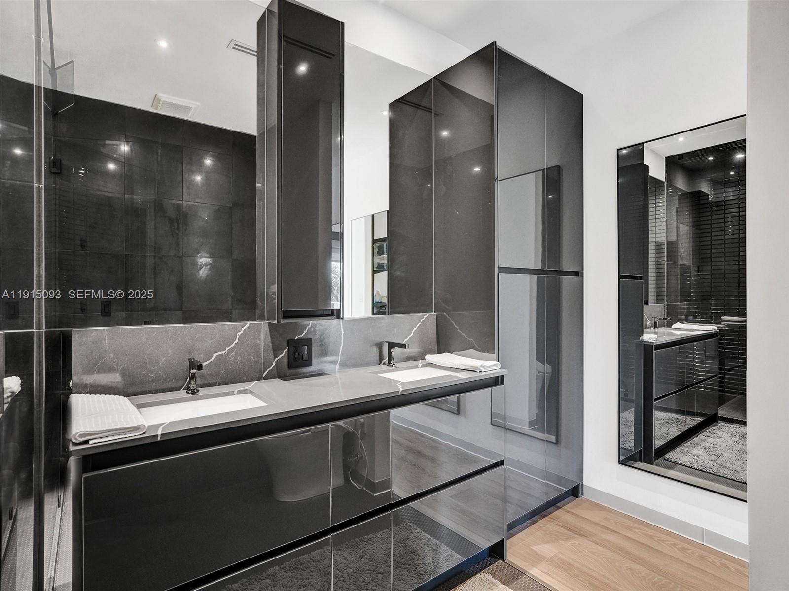 HOLLYWOOD - Residential