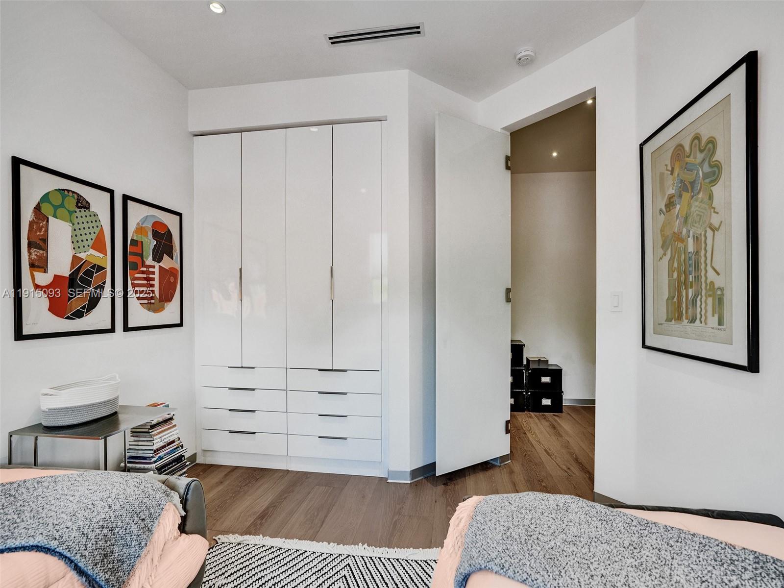 HOLLYWOOD - Residential