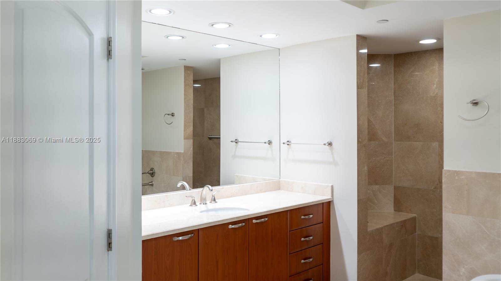 THE PENINSULA II CONDO - Residential Lease