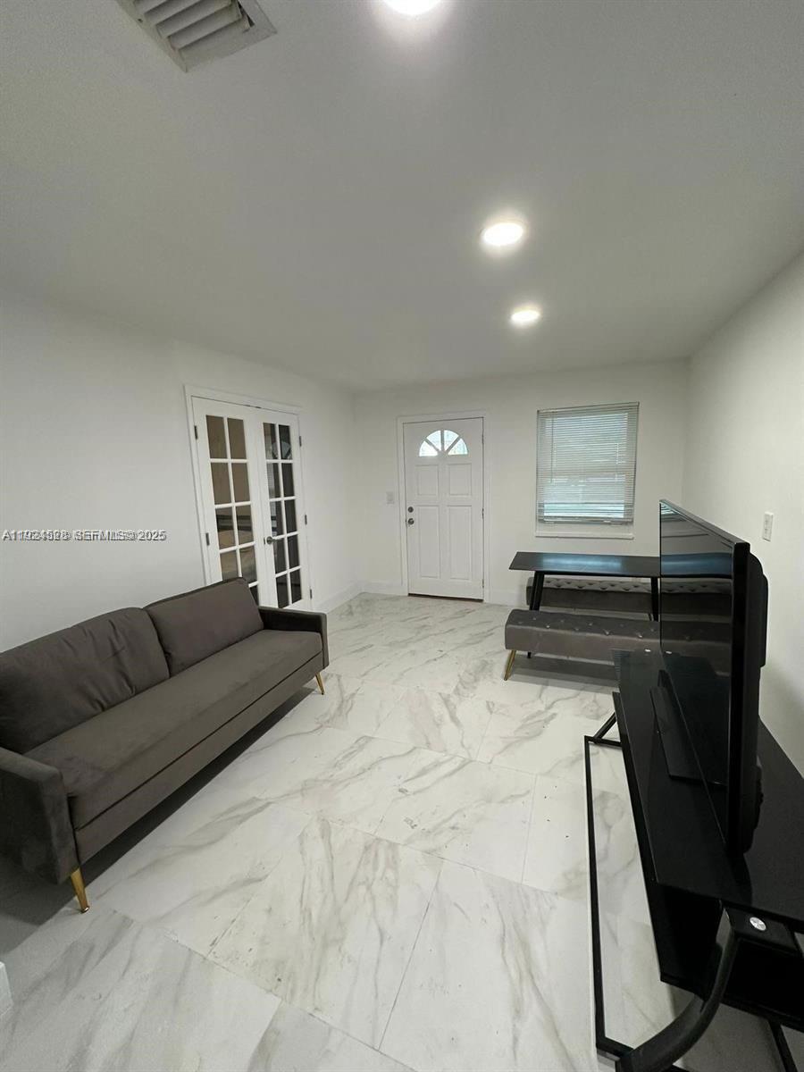 MARSHALLS EVERGLADE - Residential Lease