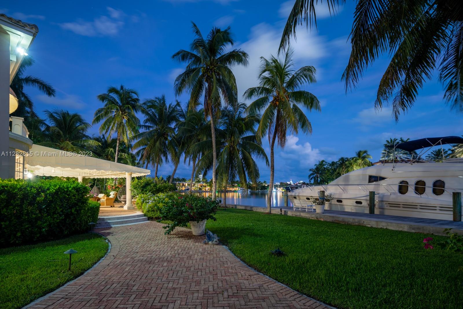 SUNSET LAKE EXTENSION - Residential