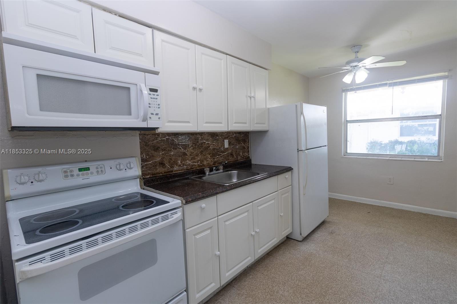 Elegant 1-Bedroom Gem with Rapid Approval – No HOA! Live minutes from US1, top restaurants, shopping, and everything you need. This 1-bed, 1-bath unit features water included, and on-site laundry for convenience. NO HOA and fast approval process make this a rare find. Just first month + 2 security deposits to move in.
Don't wait—schedule your showing today!