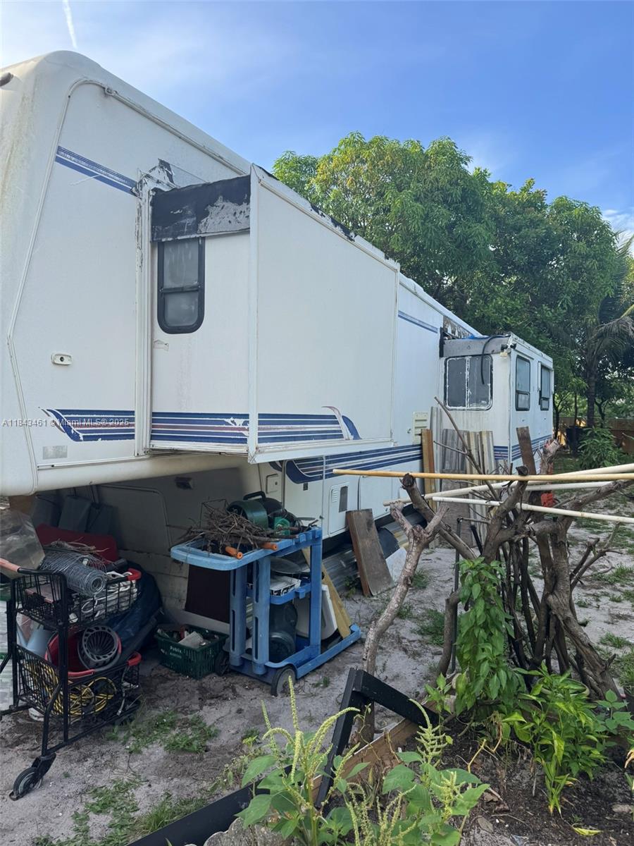 Enjoy your own space in this clean and spacious mobile home. Includes bedframe but needs mattress. Electric and water included. Includes gas stove however propane gas NOT included.
Background check Required