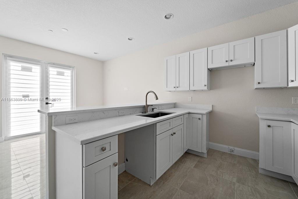 TAMARAC CIRCLE - Residential