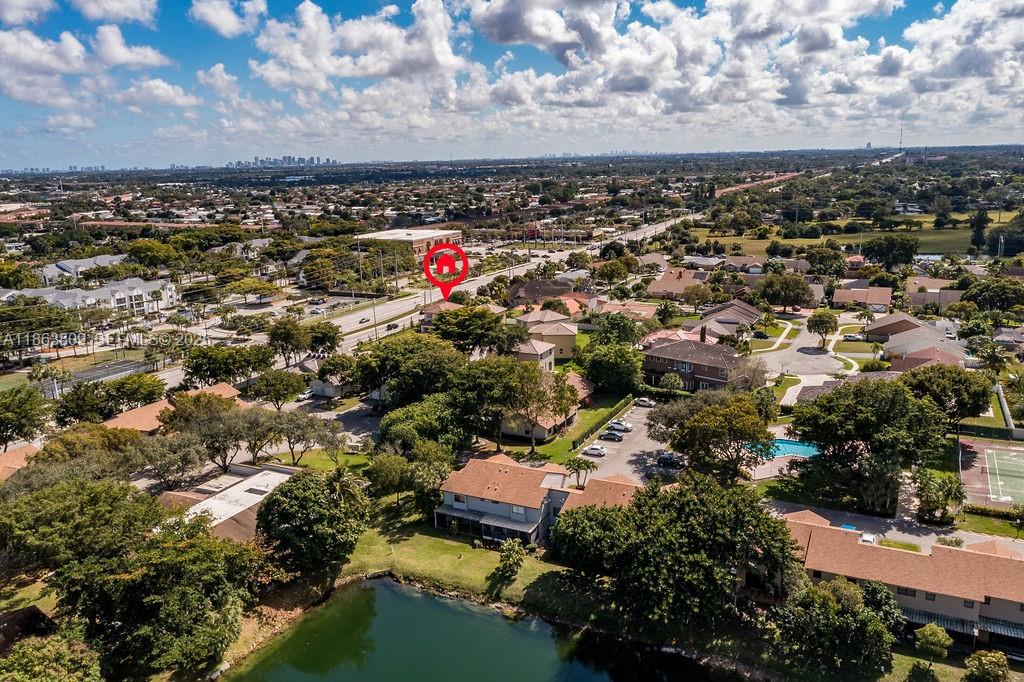 TAMARAC CIRCLE - Residential