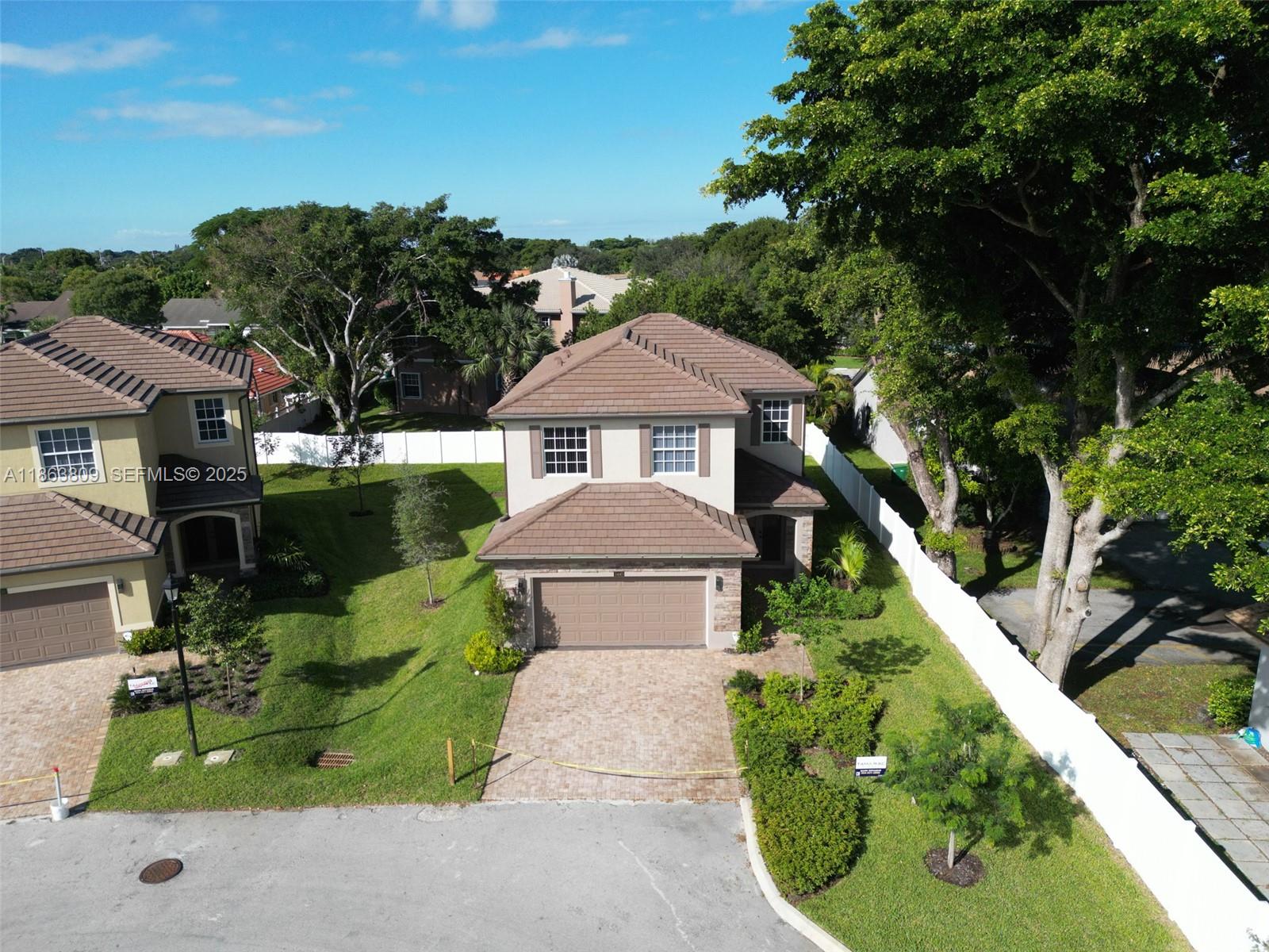 TAMARAC CIRCLE - Residential