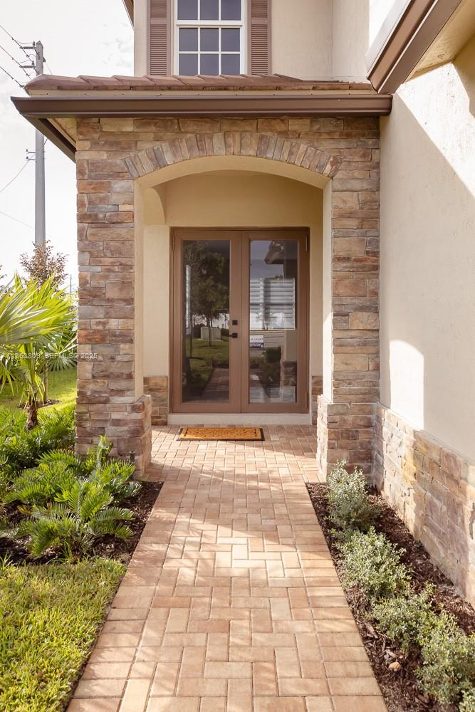 TAMARAC CIRCLE - Residential