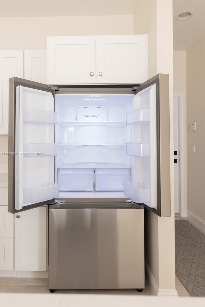 TAMARAC CIRCLE - Residential