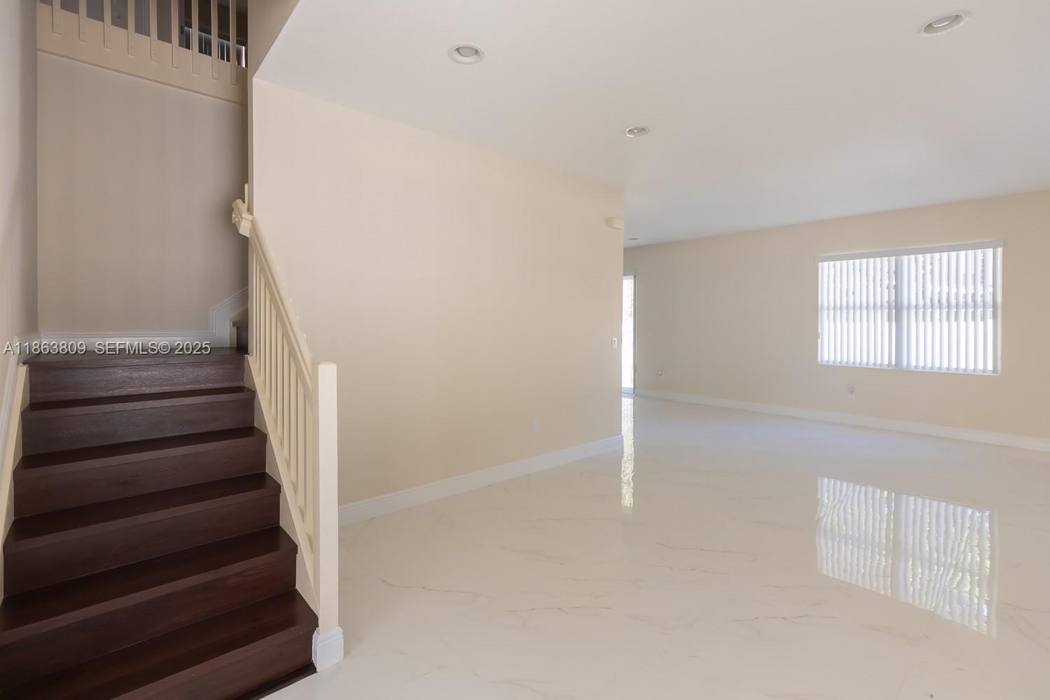 TAMARAC CIRCLE - Residential