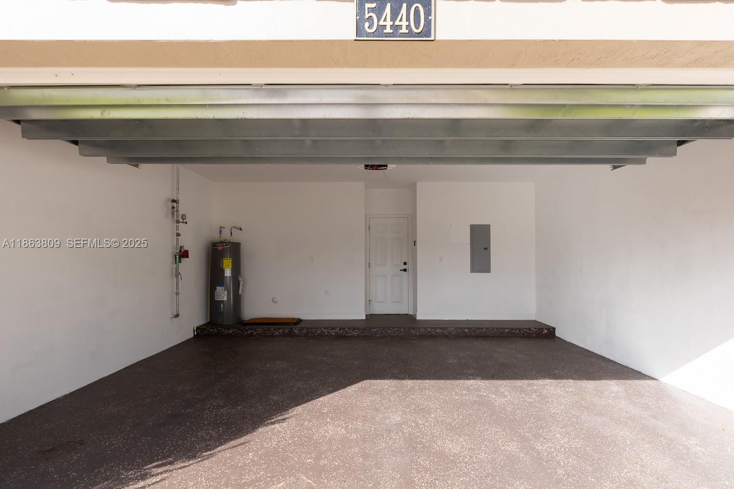 TAMARAC CIRCLE - Residential