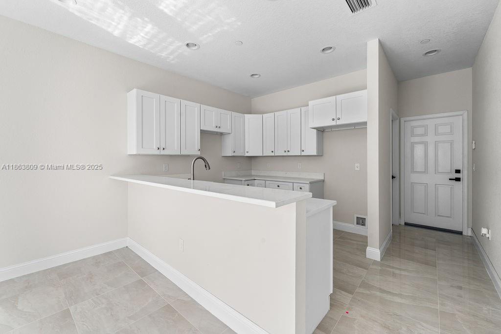 TAMARAC CIRCLE - Residential