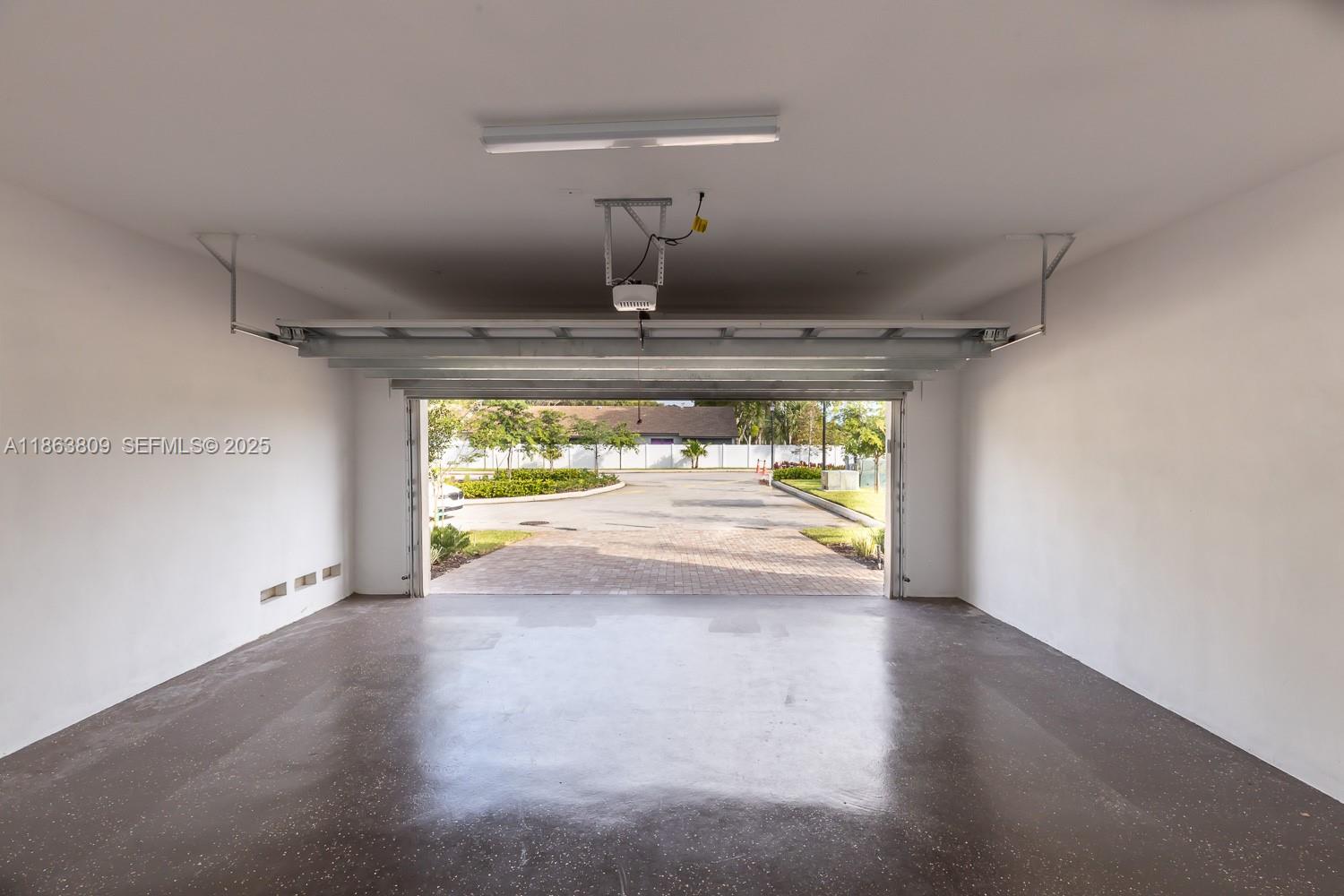 TAMARAC CIRCLE - Residential