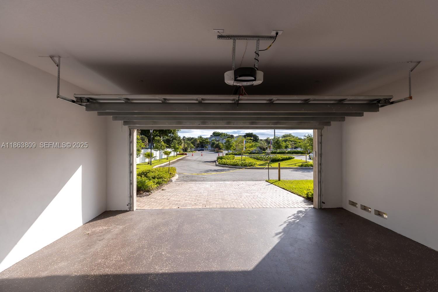 TAMARAC CIRCLE - Residential