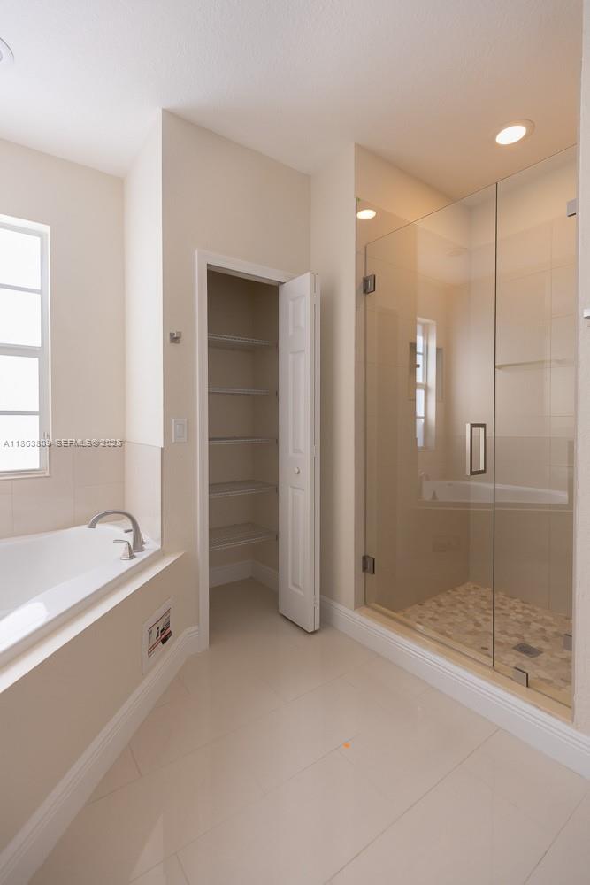 TAMARAC CIRCLE - Residential