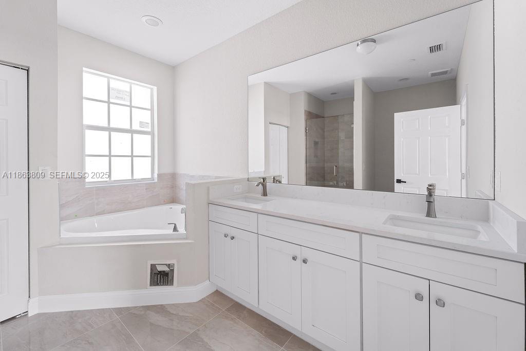 TAMARAC CIRCLE - Residential