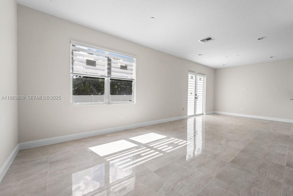 TAMARAC CIRCLE - Residential