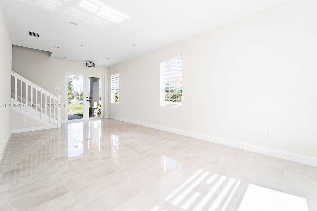 TAMARAC CIRCLE - Residential