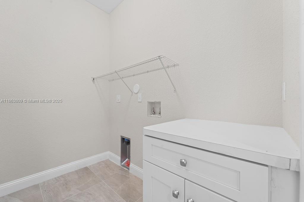 TAMARAC CIRCLE - Residential