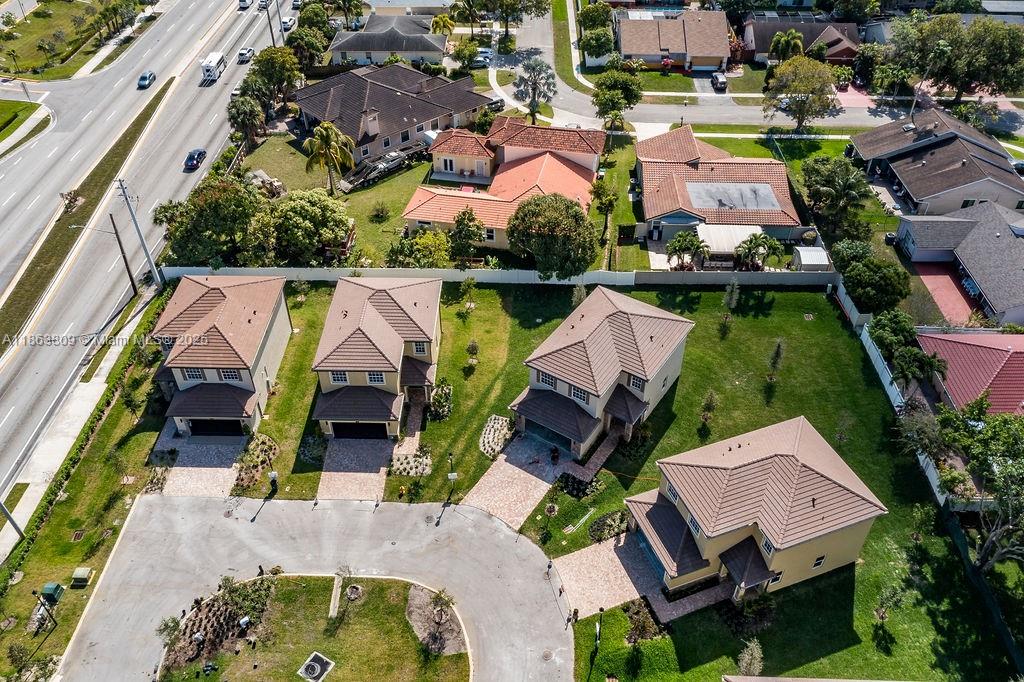 TAMARAC CIRCLE - Residential