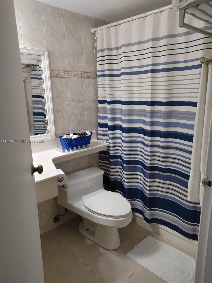 THE AVENTURA BEACH CLUB C - Residential Lease