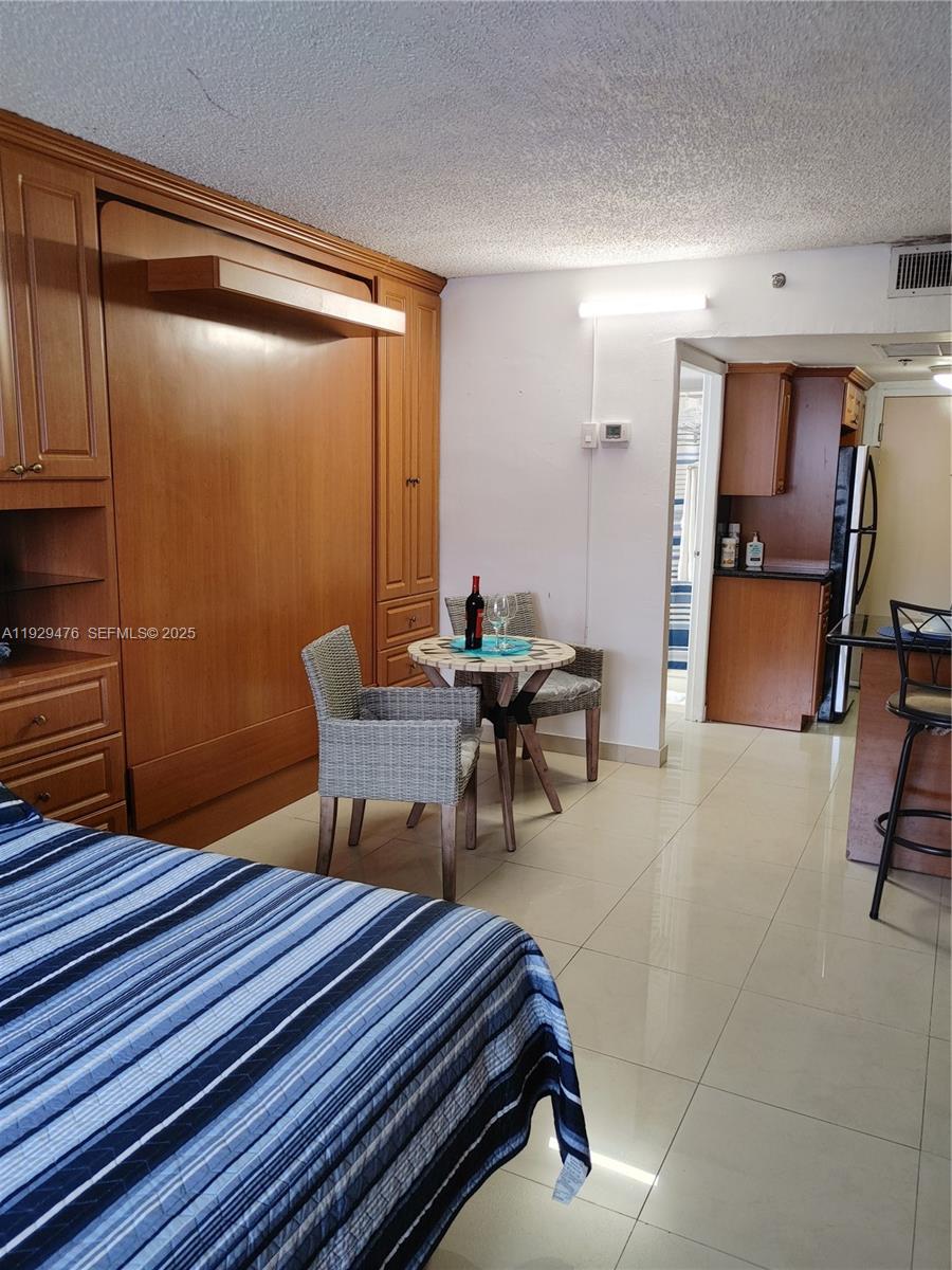 THE AVENTURA BEACH CLUB C - Residential Lease