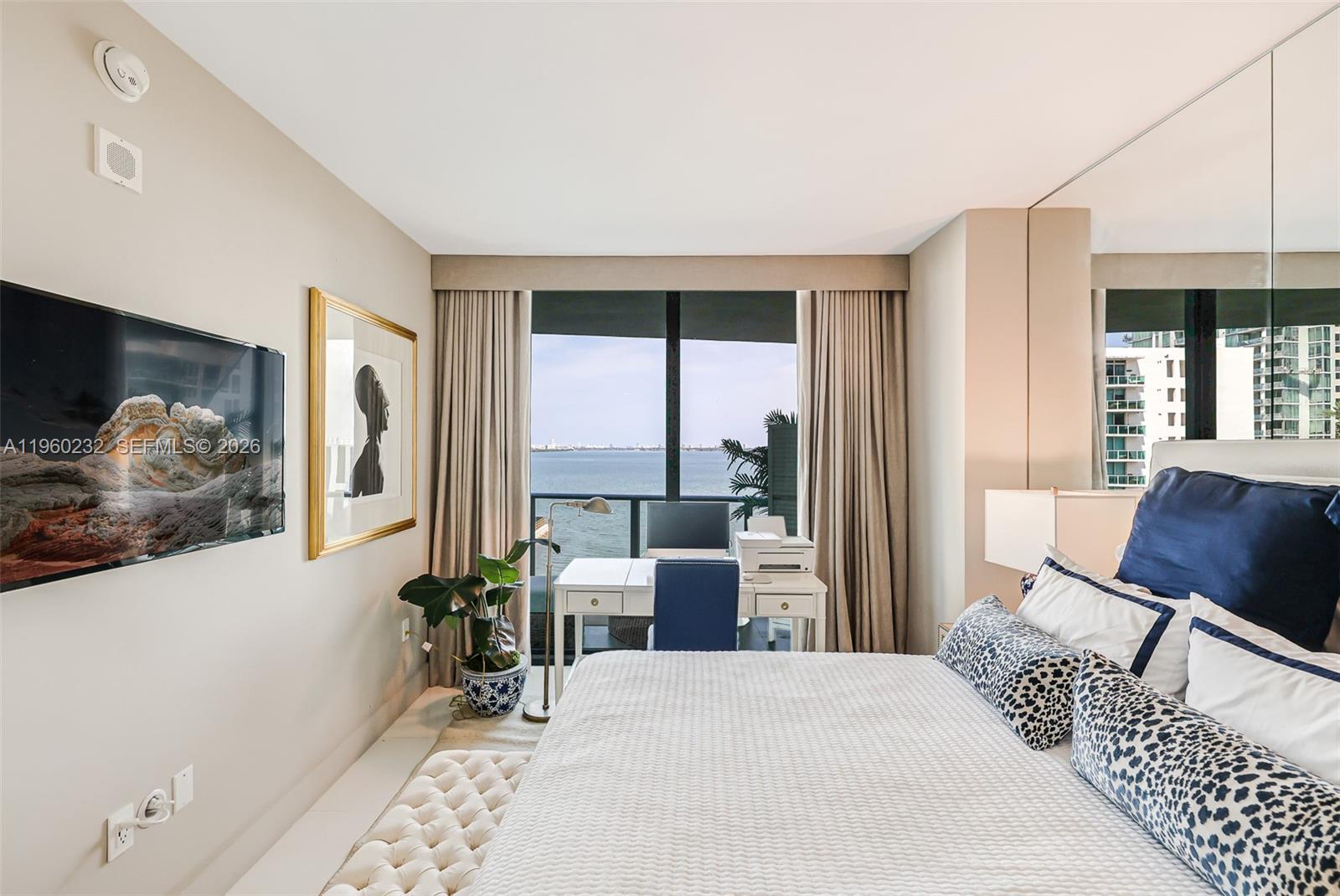 ICON BAY CONDO - Residential