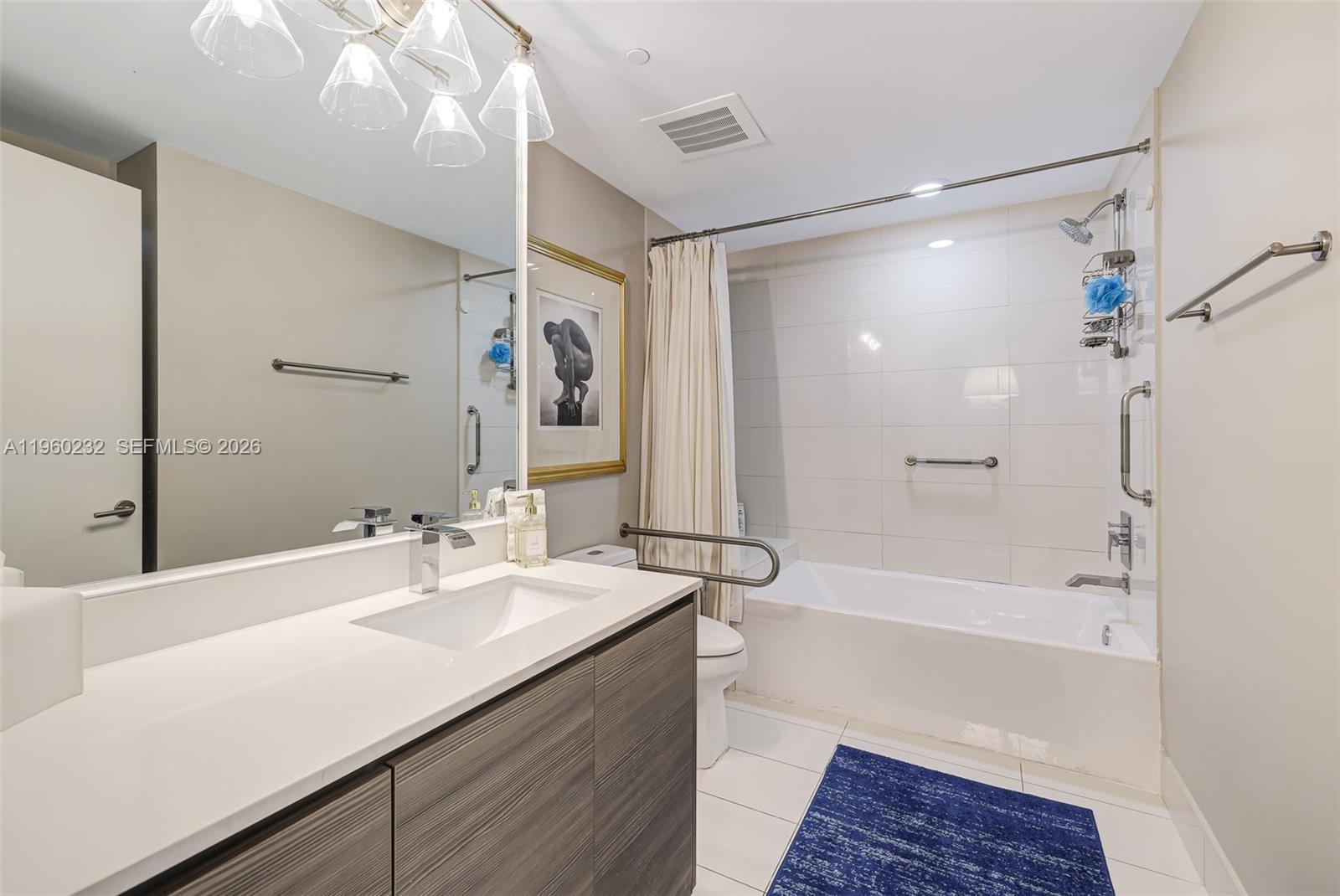 ICON BAY CONDO - Residential