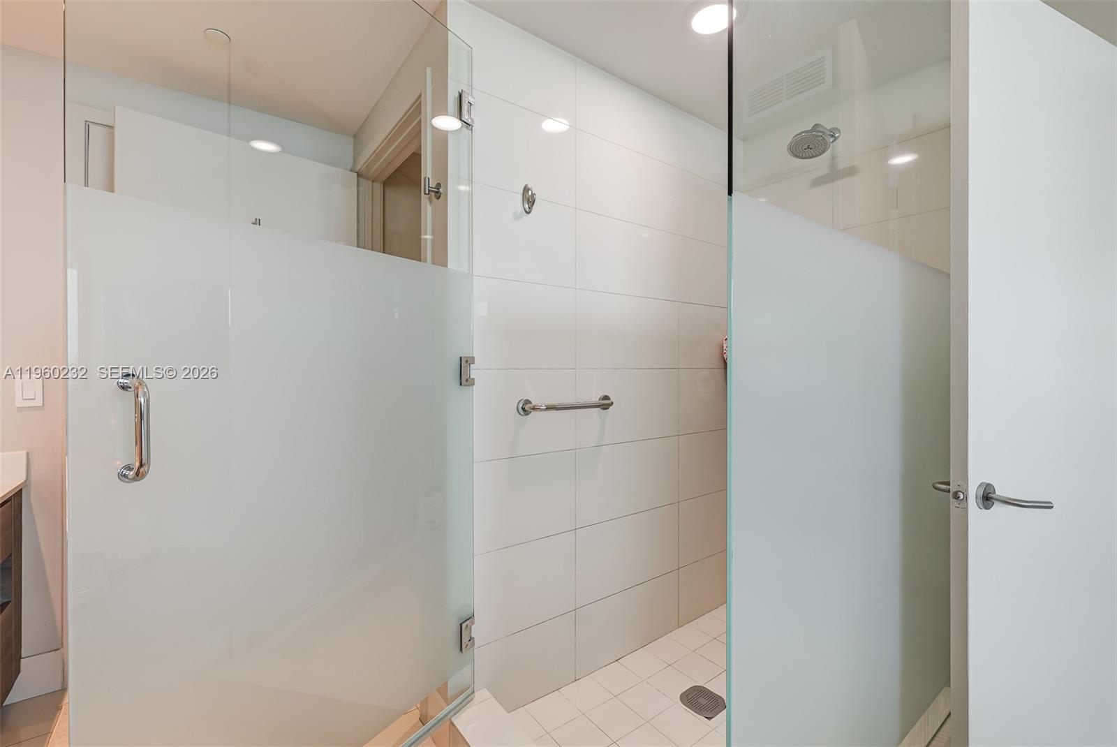 ICON BAY CONDO - Residential