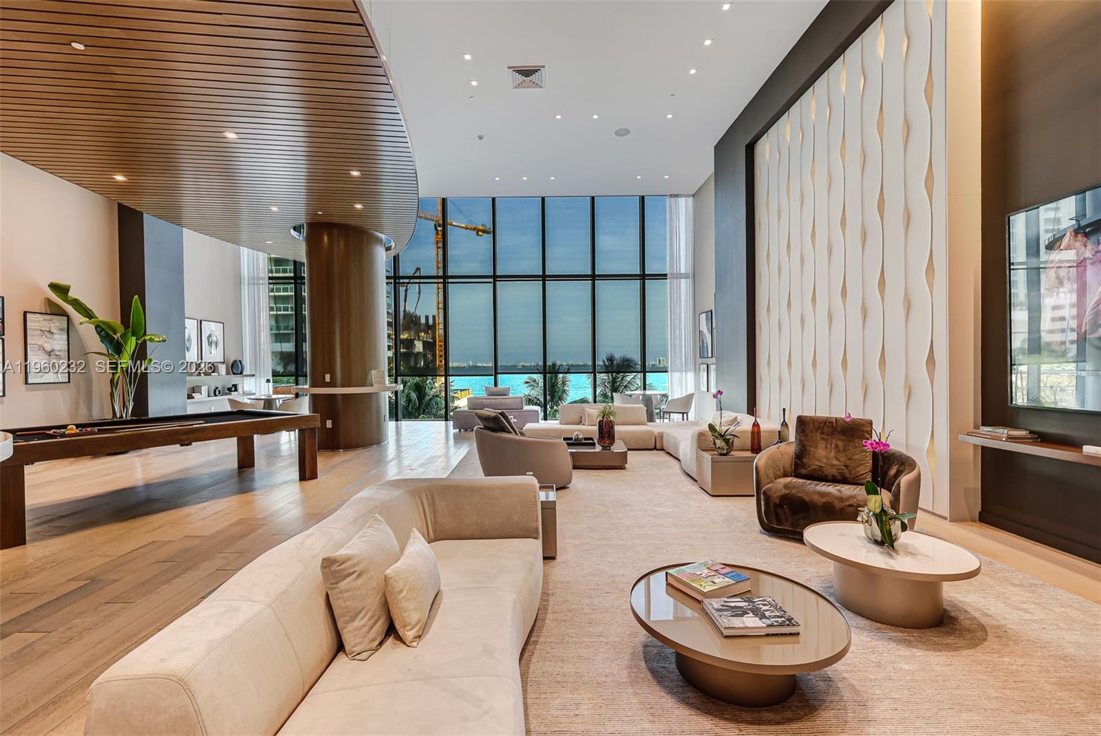 ICON BAY CONDO - Residential