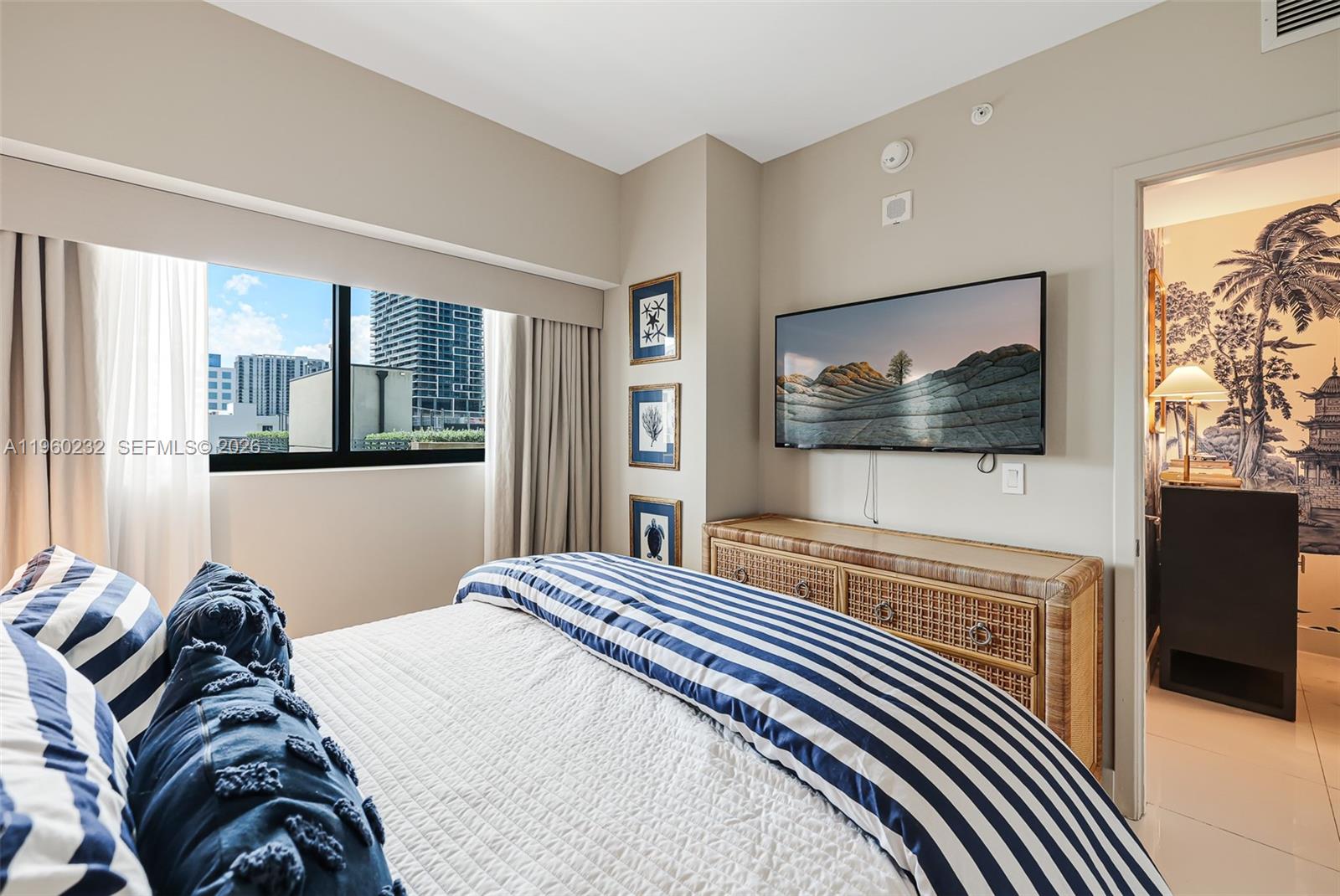 ICON BAY CONDO - Residential