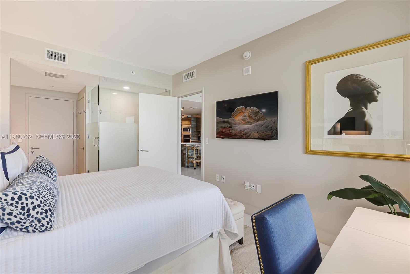 ICON BAY CONDO - Residential