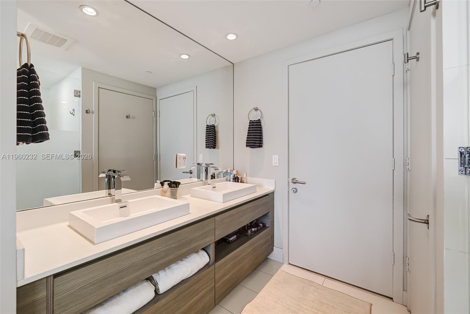 ICON BAY CONDO - Residential