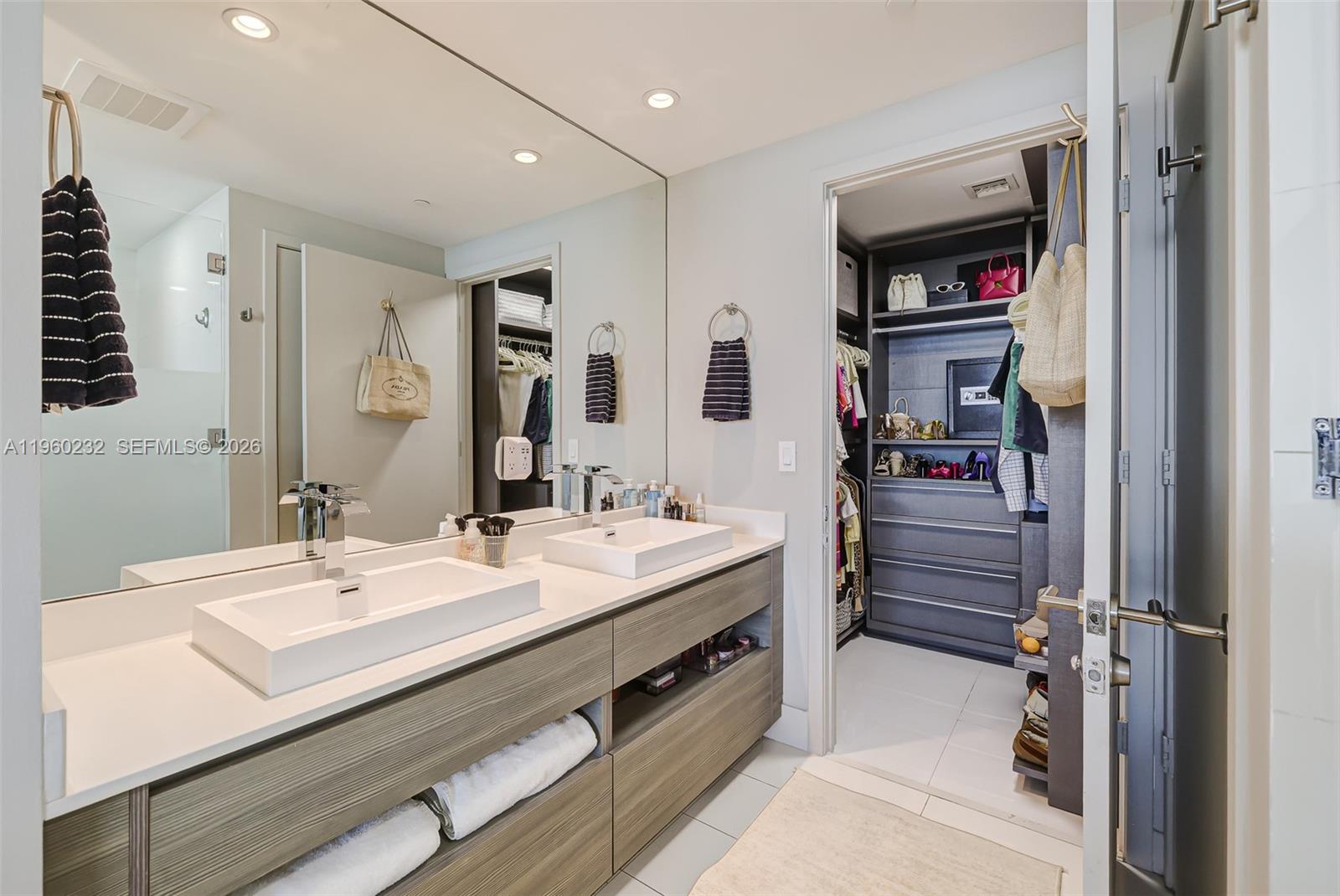 ICON BAY CONDO - Residential