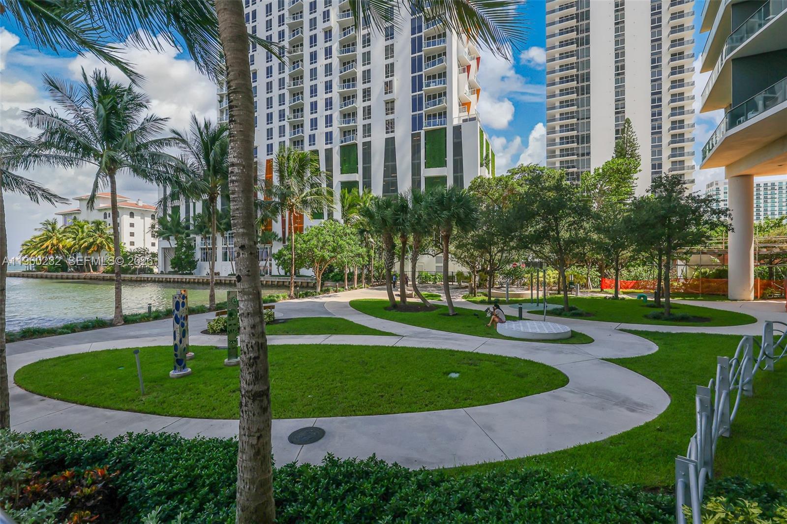 ICON BAY CONDO - Residential