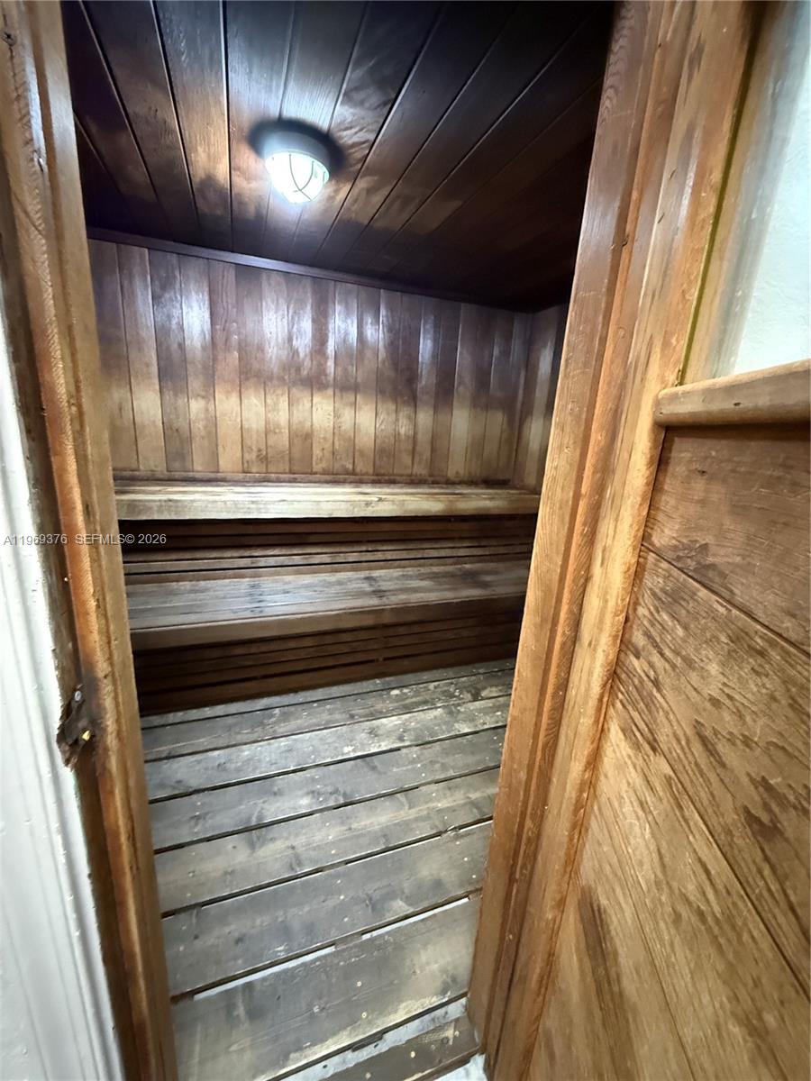 WESTON LAKES 21 INC CONDO - Residential