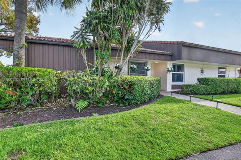 Photo of 6924 Tiburon Cir #128, Boca Raton, FL 33433 (MLS # A11997032)