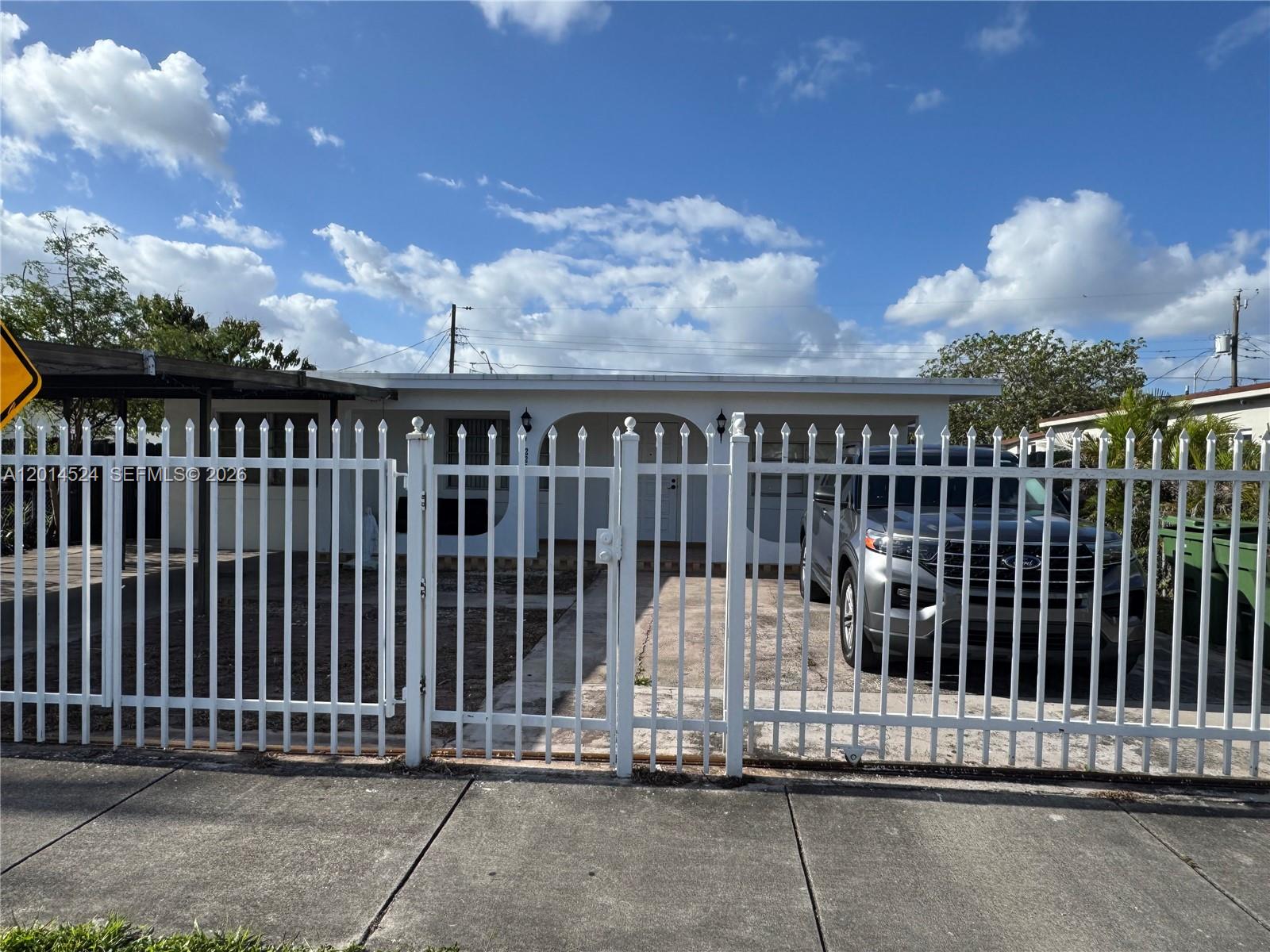 222 W 37th St 0