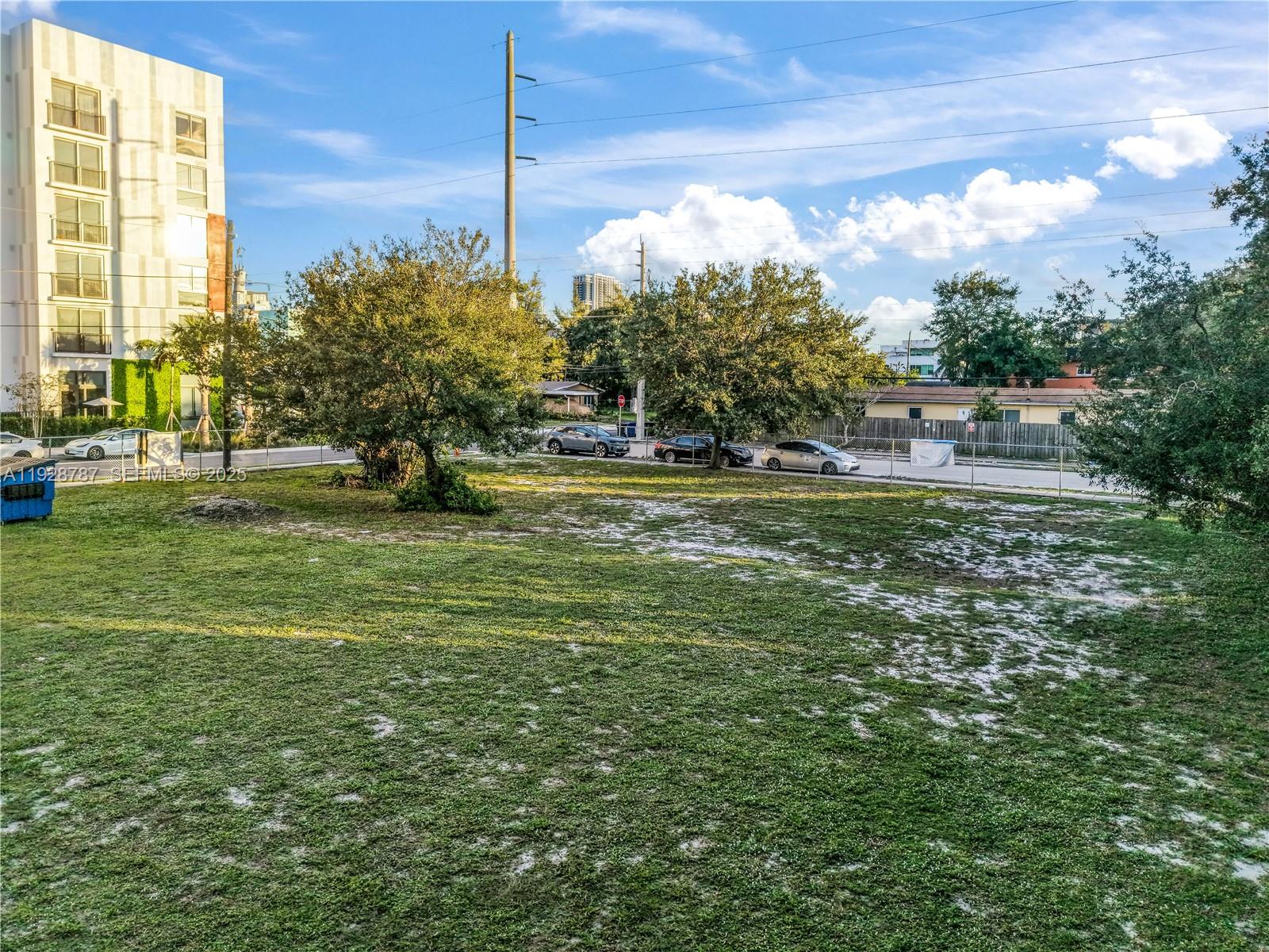 NORTH LAUDERDALE - Land