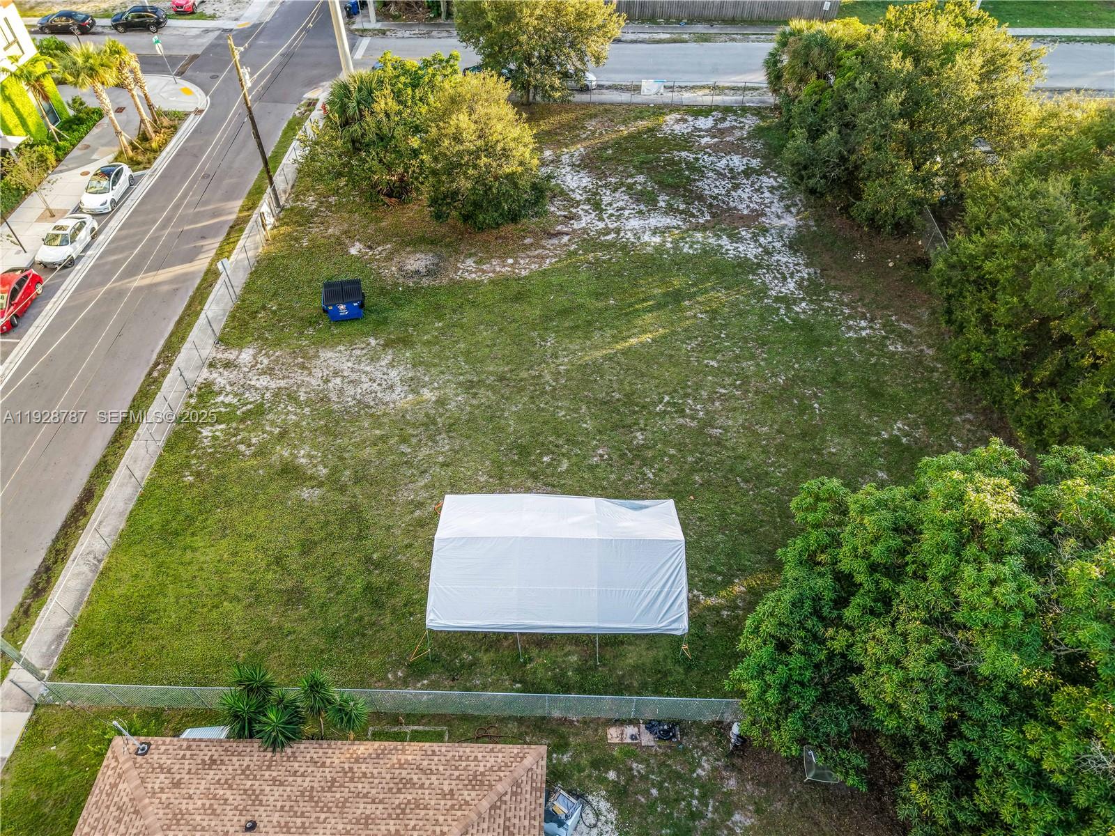 NORTH LAUDERDALE - Land