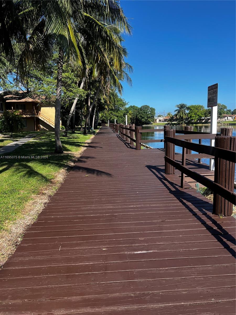 LAKESIDE CONDO AT LAUDERD - Residential