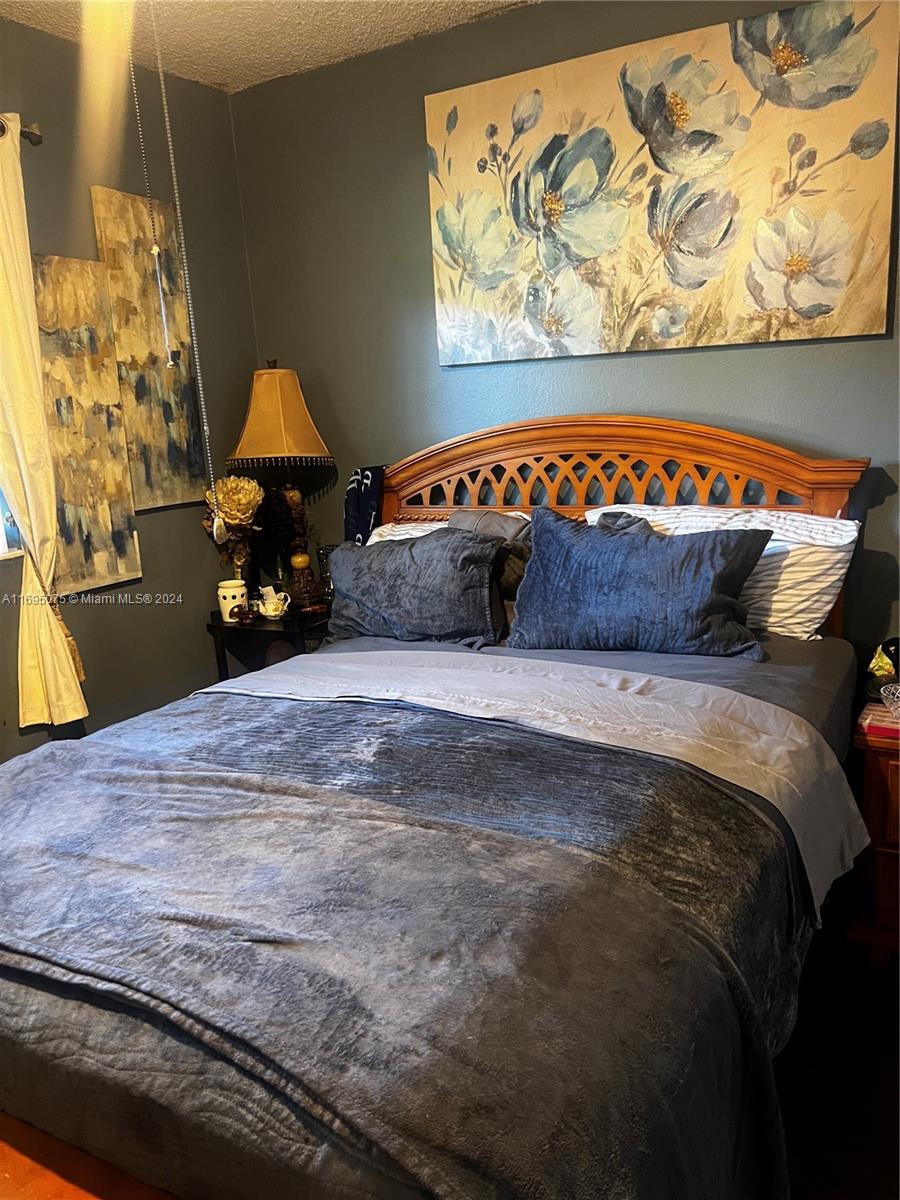 LAKESIDE CONDO AT LAUDERD - Residential
