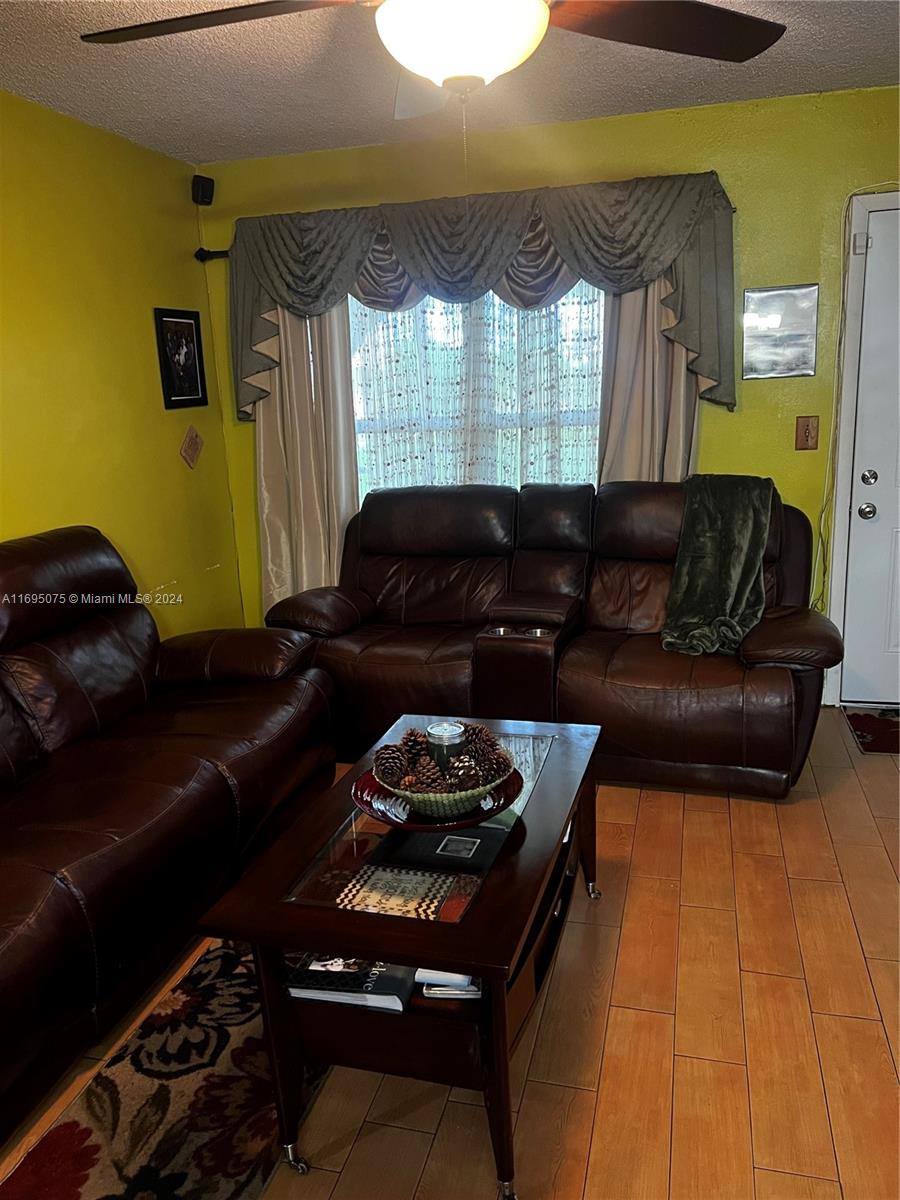 LAKESIDE CONDO AT LAUDERD - Residential