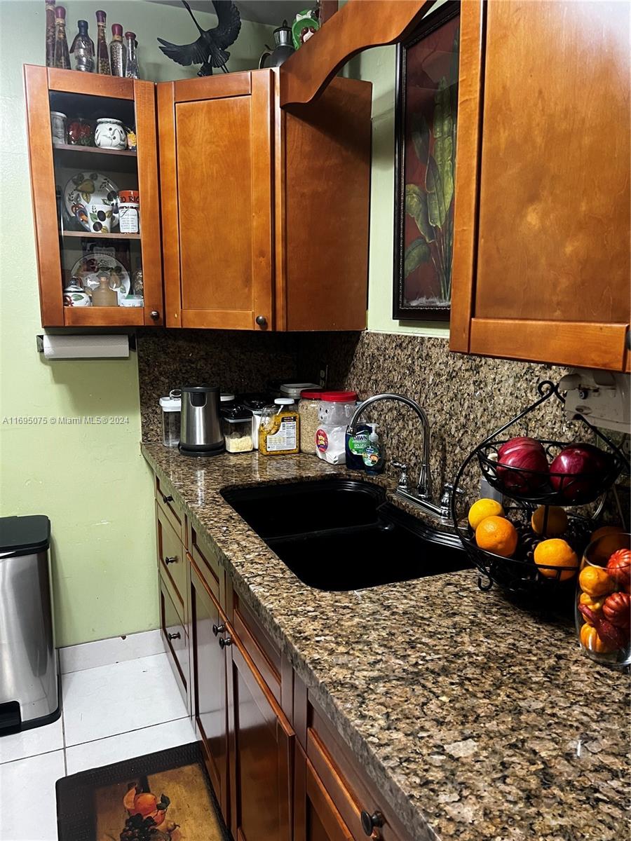 LAKESIDE CONDO AT LAUDERD - Residential