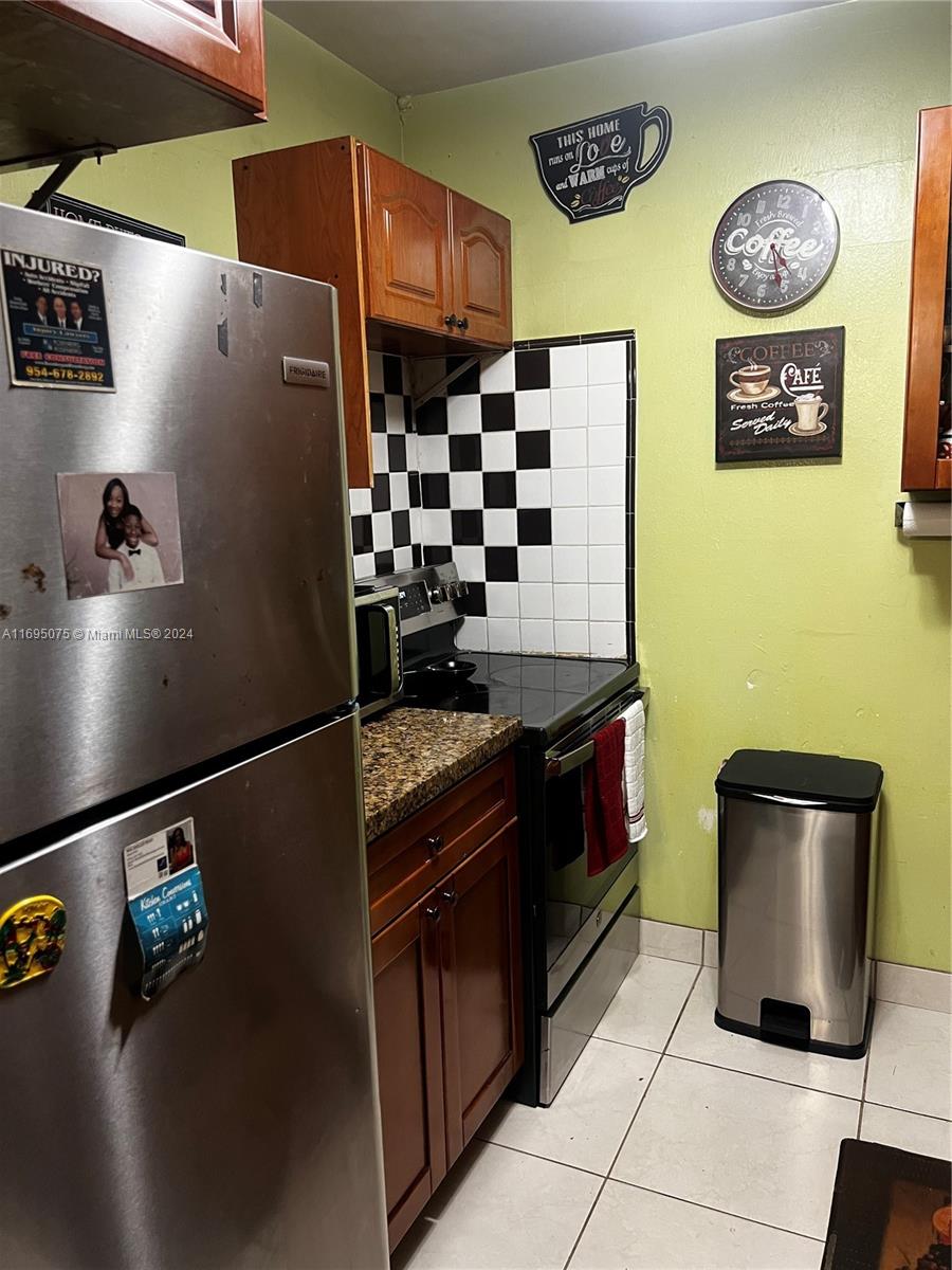 LAKESIDE CONDO AT LAUDERD - Residential