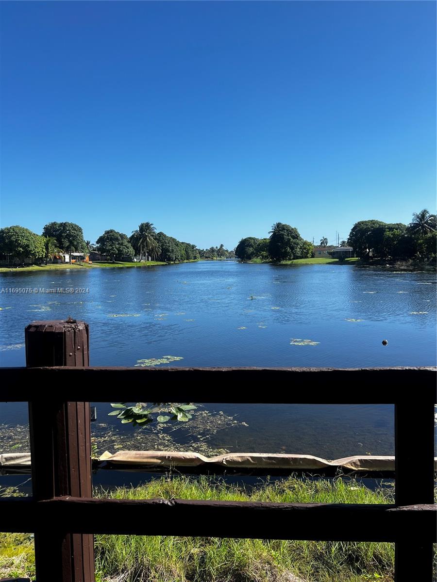 LAKESIDE CONDO AT LAUDERD - Residential