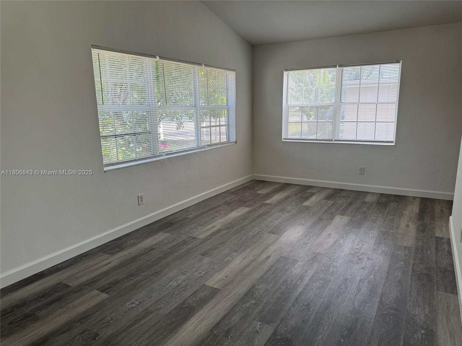 LANTANA PLAZA - Residential