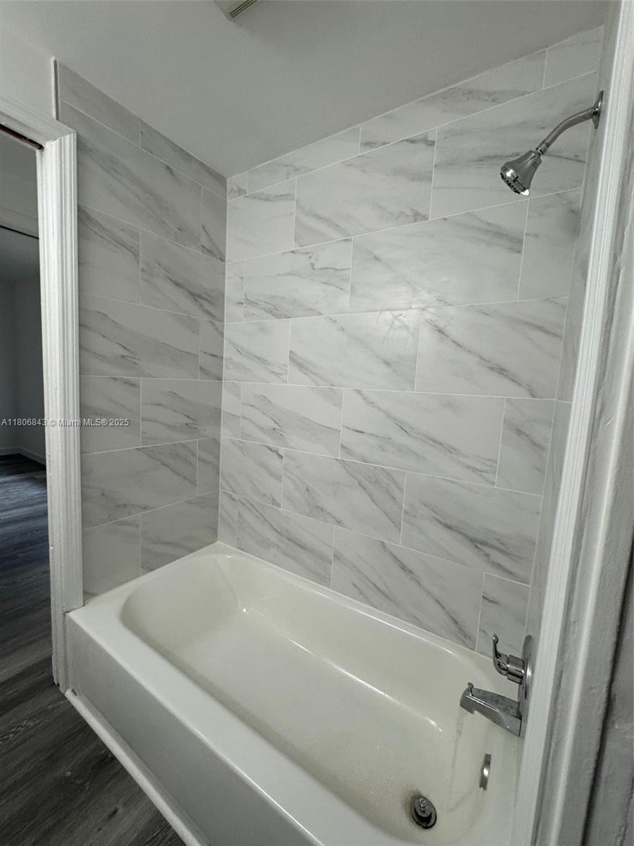 LANTANA PLAZA - Residential