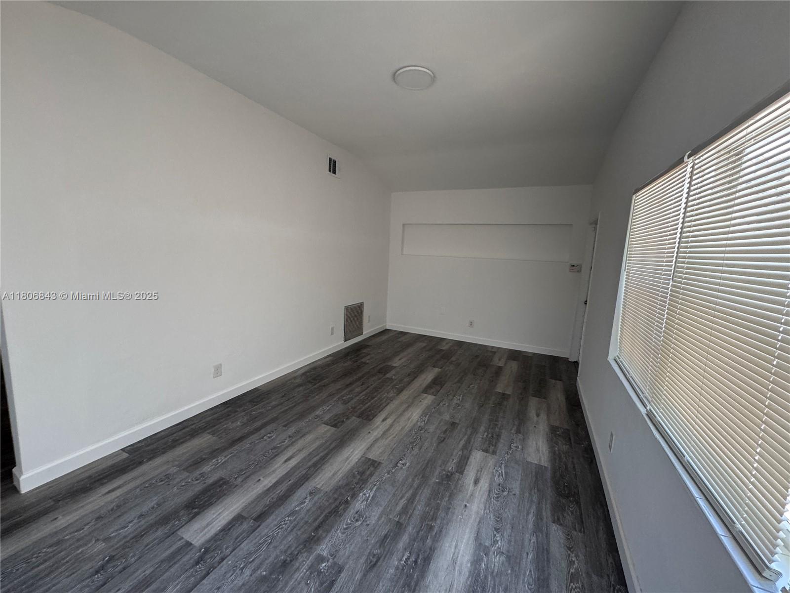 LANTANA PLAZA - Residential