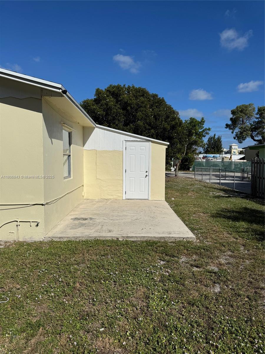 LANTANA PLAZA - Residential