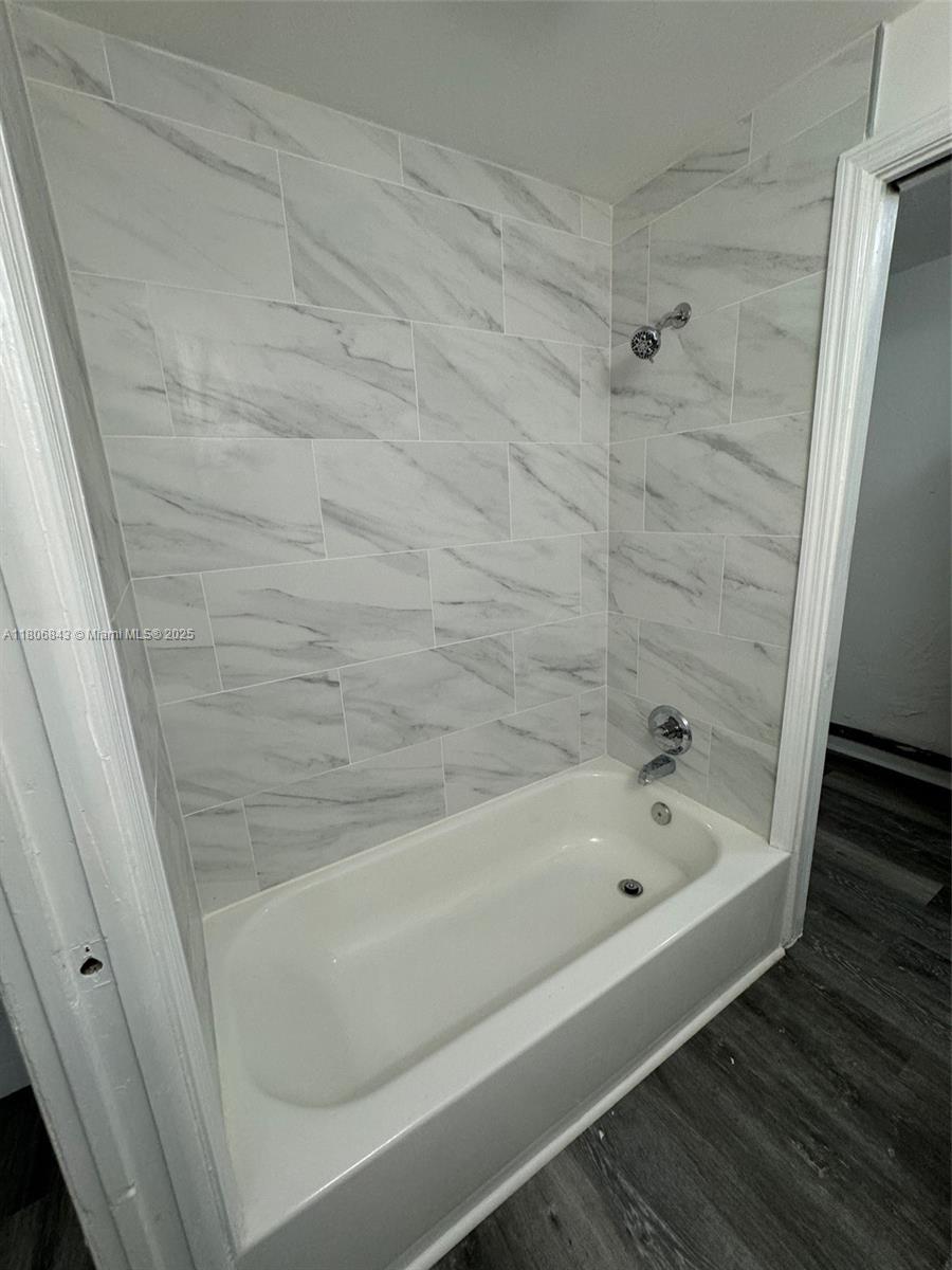 LANTANA PLAZA - Residential